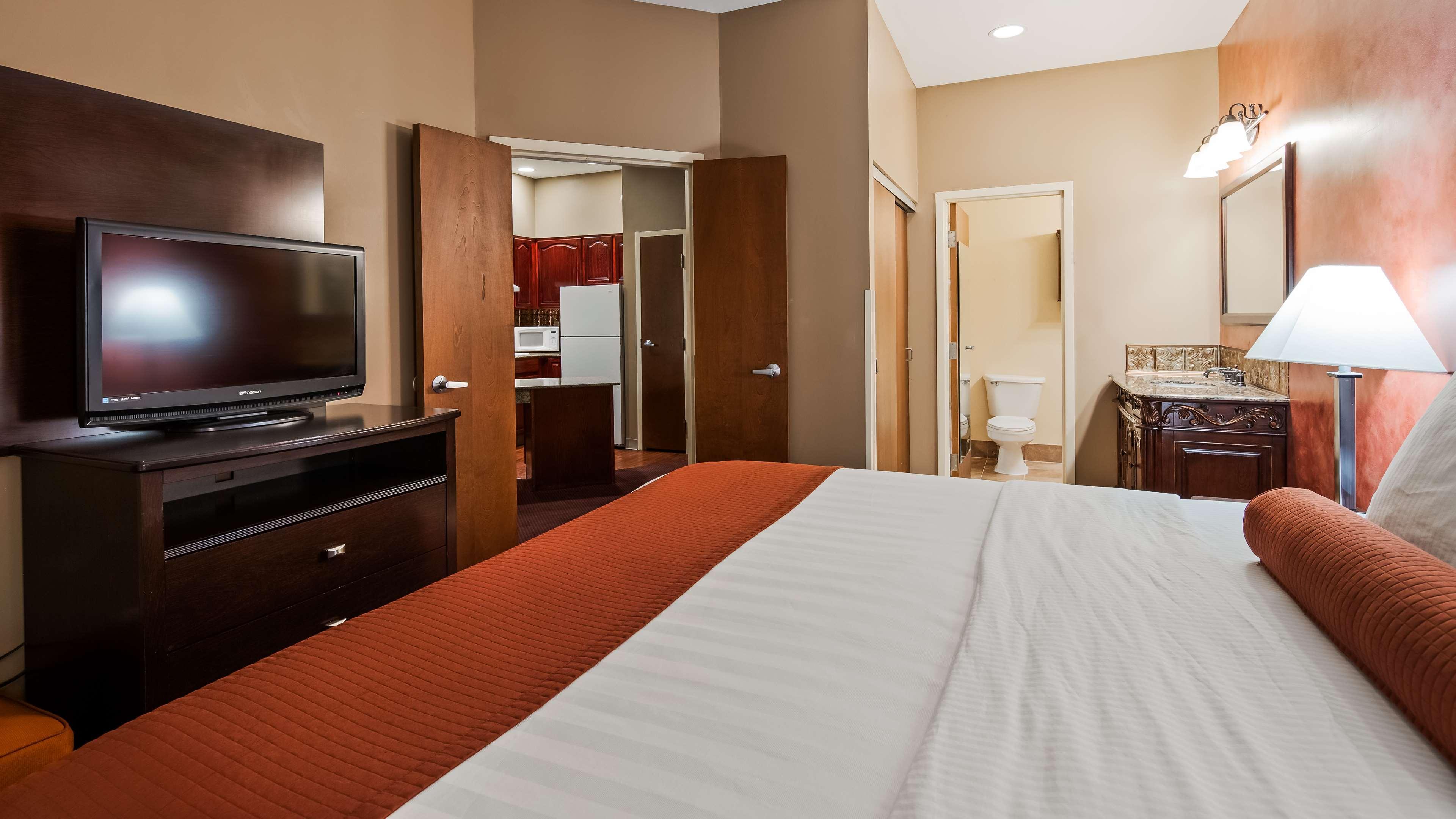 Best Western Plus Hannaford Inn & Suites Kenwood Exterior photo