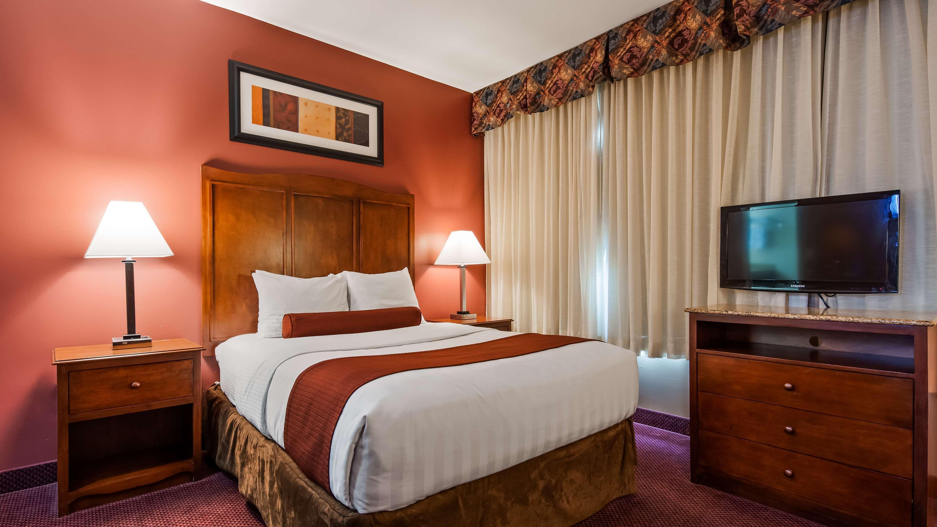Best Western Plus Hannaford Inn & Suites Kenwood Exterior photo