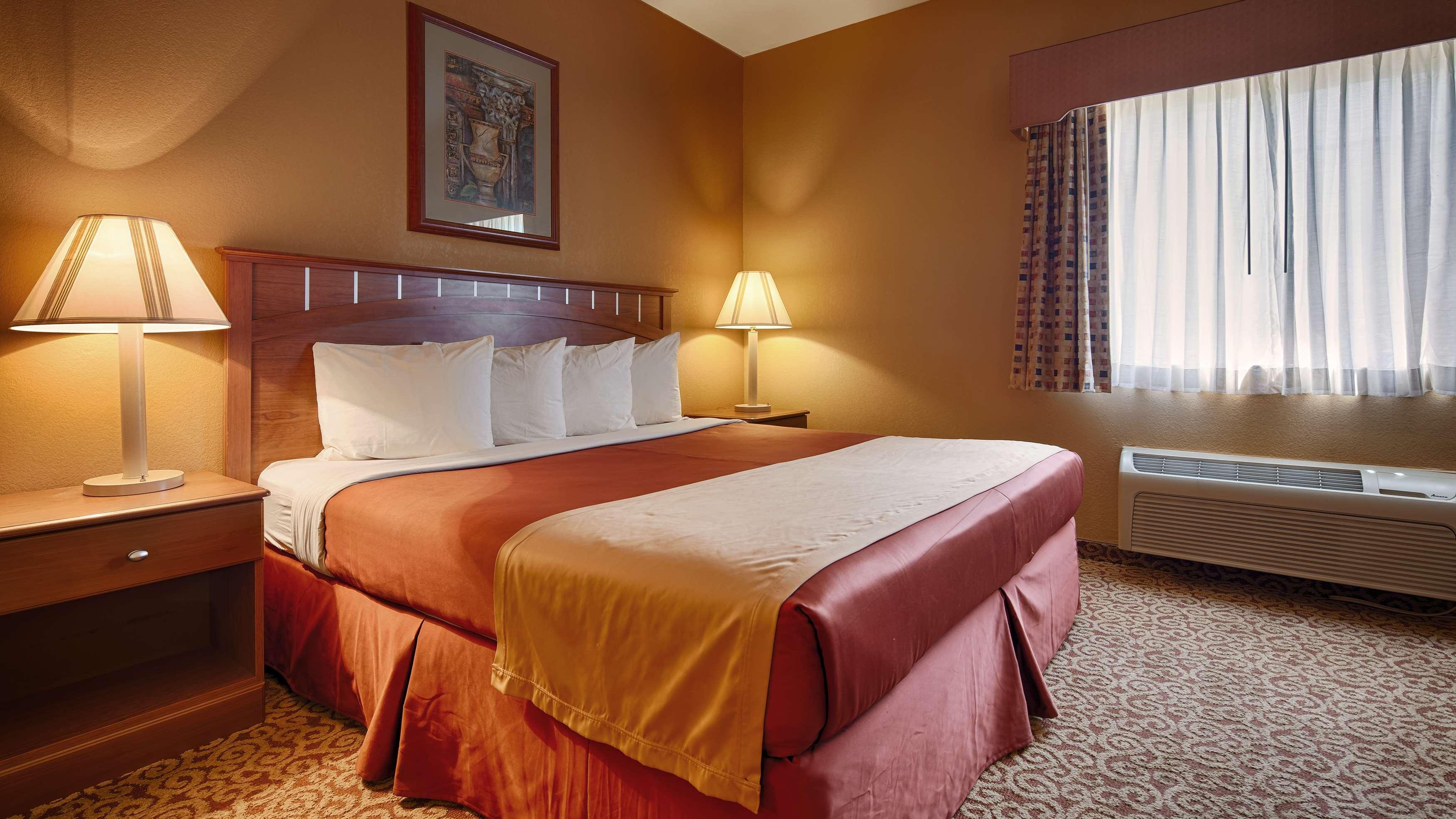 Best Western Plus Hannaford Inn & Suites Kenwood Exterior photo