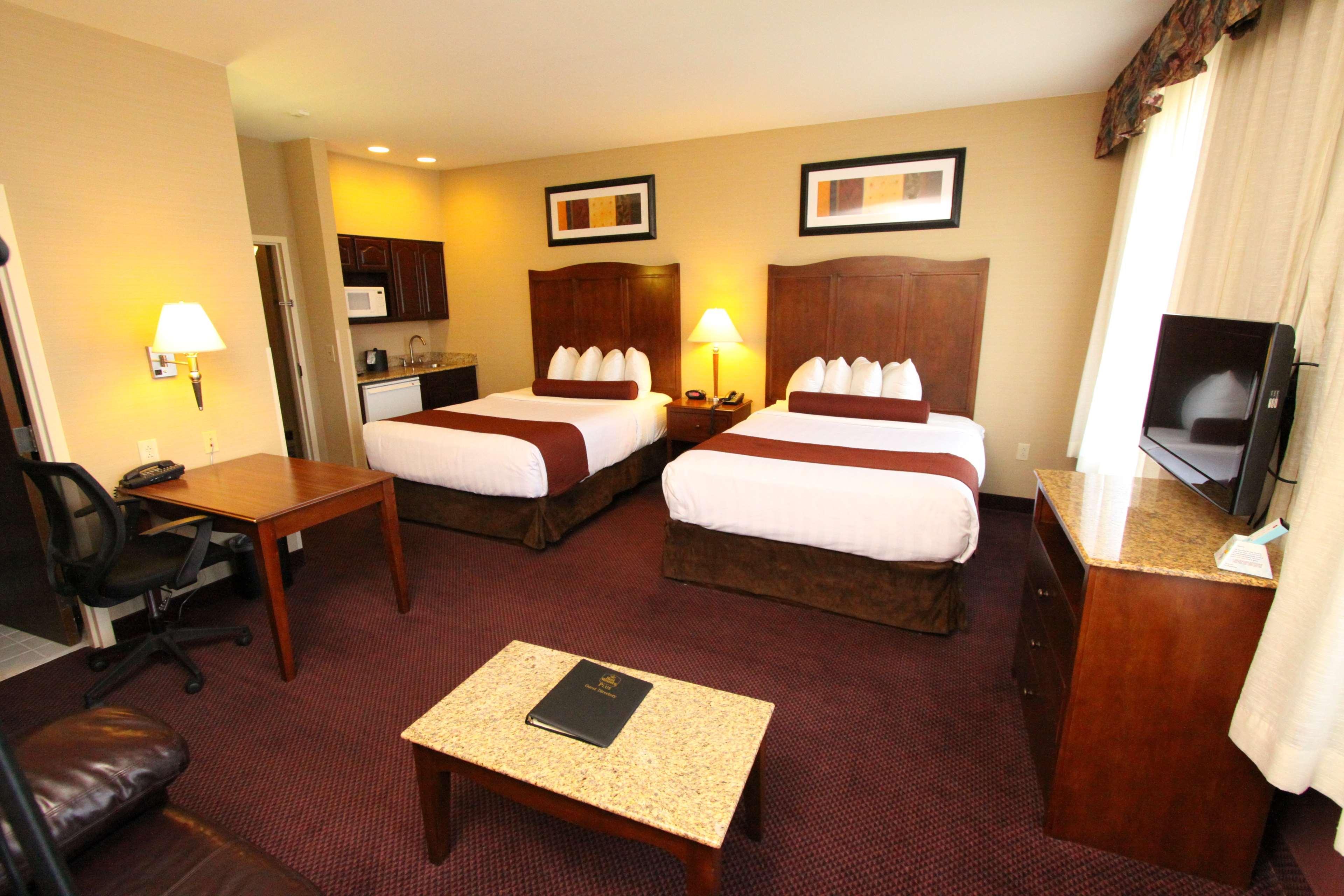 Best Western Plus Hannaford Inn & Suites Kenwood Exterior photo