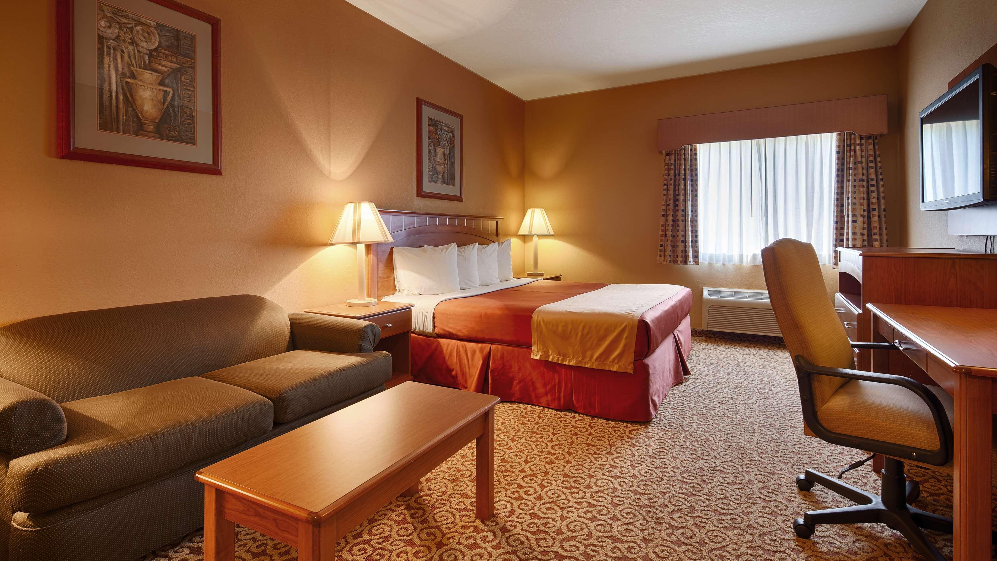 Best Western Plus Hannaford Inn & Suites Kenwood Exterior photo