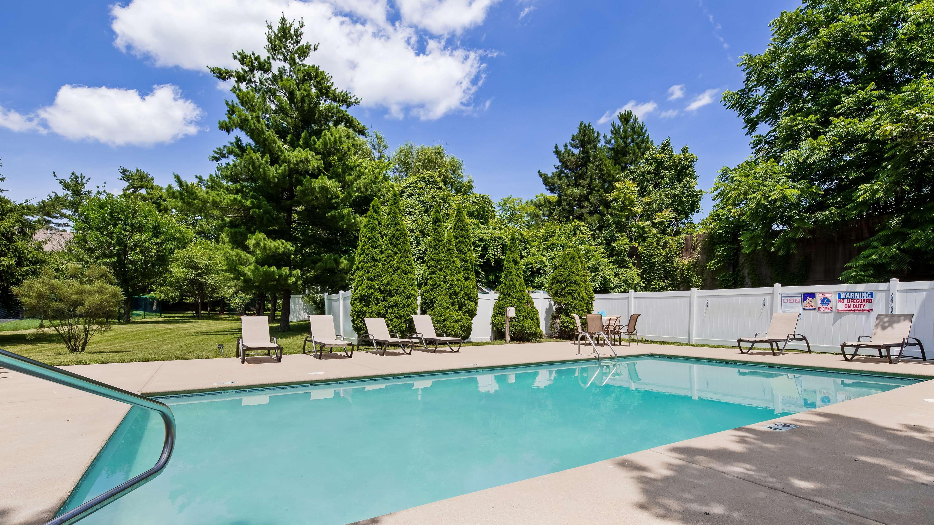 Best Western Plus Hannaford Inn & Suites Kenwood Exterior photo