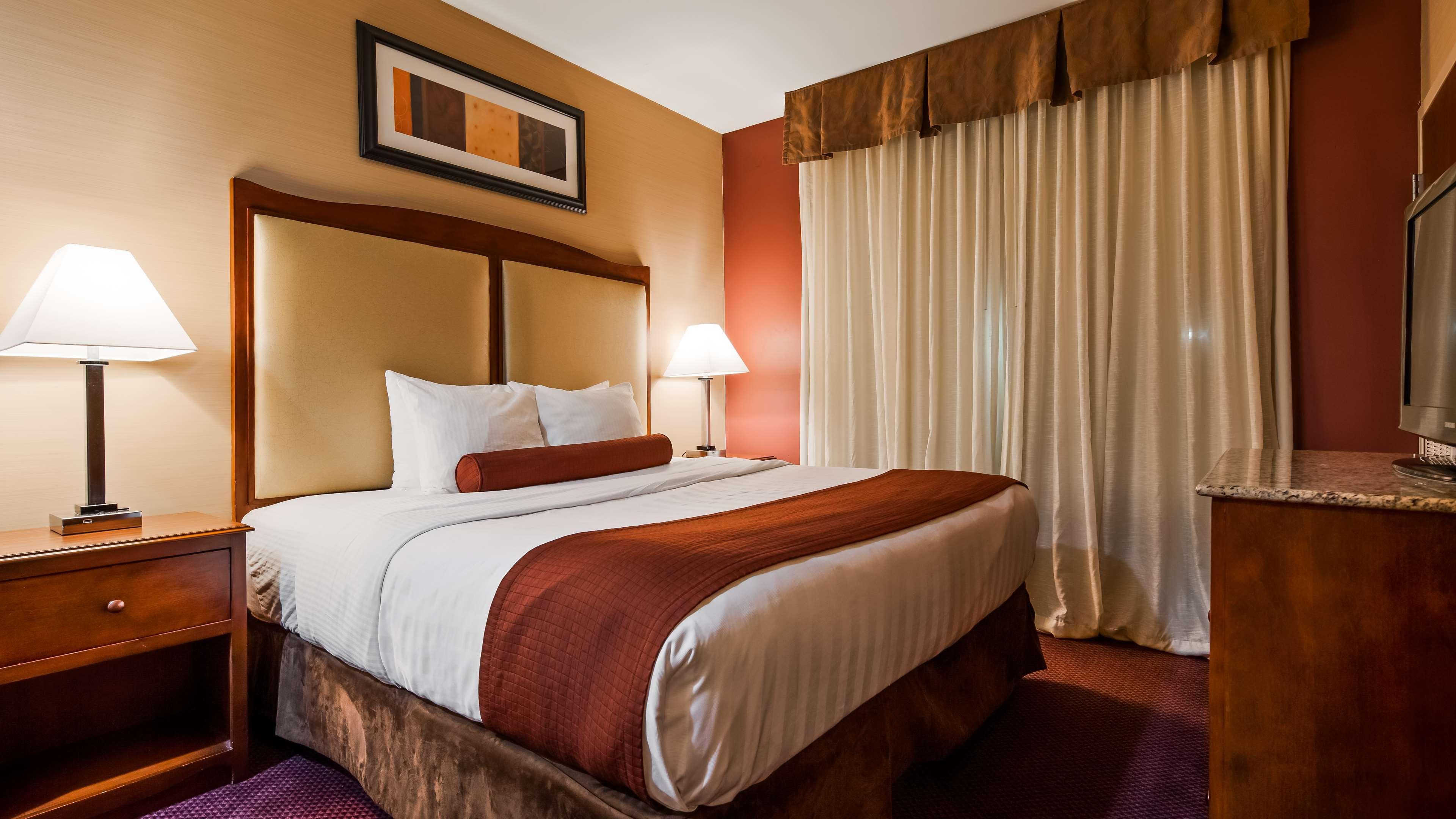 Best Western Plus Hannaford Inn & Suites Kenwood Exterior photo